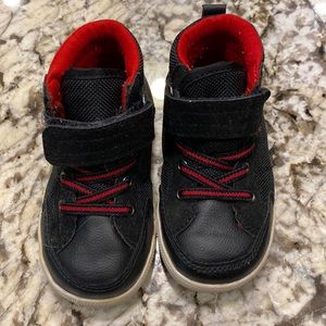 Boys Circo Black tennis shoe boots size 6c